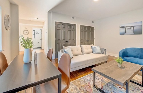 Walnut Hills Apartment | FRONTDESK 2622 Victory Pkwy Apts Cincinnati