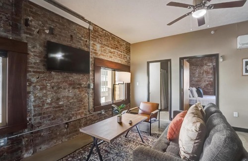 Downtown Lincoln Apartment | FRONTDESK Aerie 147 Lofts Apts Lincoln