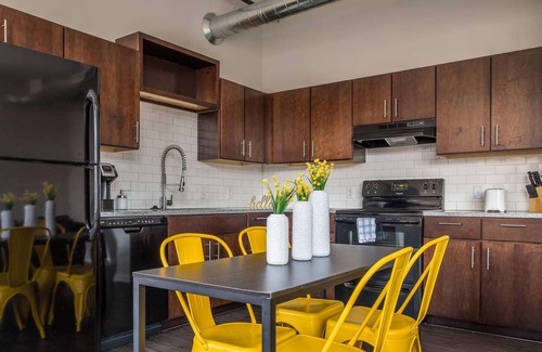 Downtown Kansas City Apartment | Frontdesk | Airy + Adorable 2BR Apt