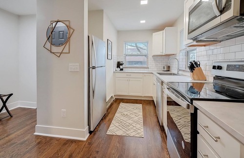 Walnut Hills Apartment | Frontdesk | Bright Studio Apt near Walnut Hills