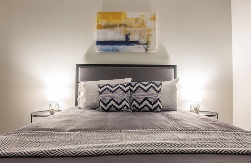 Downtown Kansas City Apartment | Frontdesk | Central 1BR + Balcony Near City Market