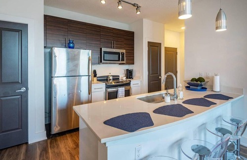 North Hyde Park Apartment | Frontdesk | Coastal 2BR Apt in Hyde Park