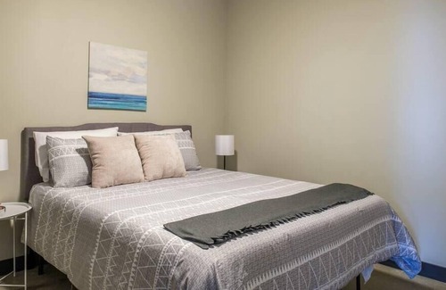 Downtown Kansas City Apartment | Frontdesk | Fully Furnished 2BR Apt with Wifi
