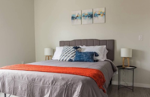 Downtown Des Moines Apartment | Frontdesk | Inviting 1BR Apt