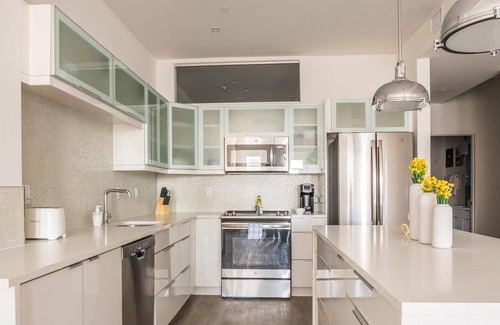 Downtown Kansas City Apartment | Frontdesk | Kansas City Apartment with City Views
