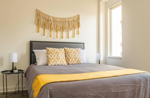 Downtown Kansas City Apartment | Frontdesk | Kansas City Apartment with City Views