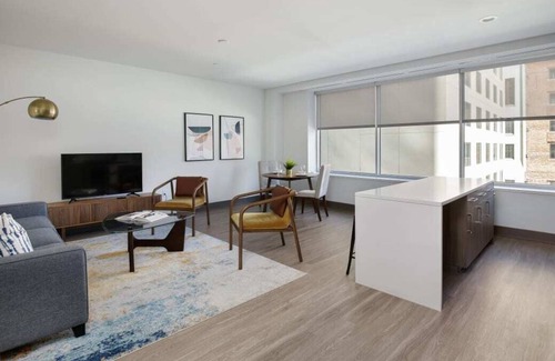 Downtown Kansas City Apartment | Frontdesk | Modern 1 BR Apt near the Crossroads