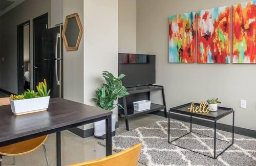 Downtown Kansas City Apartment | Frontdesk | Modern 1BR Apt in Downtown