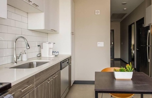 Downtown Kansas City Apartment | Frontdesk | Modern 1BR Apt in Downtown