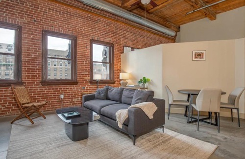 Downtown West Apartment | FRONTDESK Modern 2 BR Loft near Downtown West