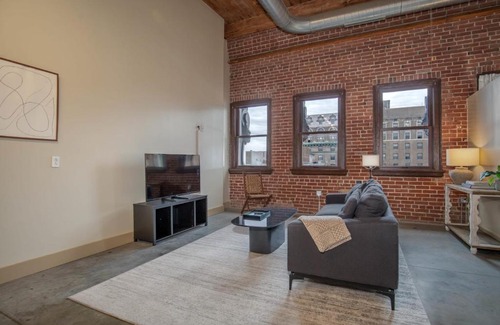 Downtown West Apartment | FRONTDESK Modern 2 BR Loft near Downtown West