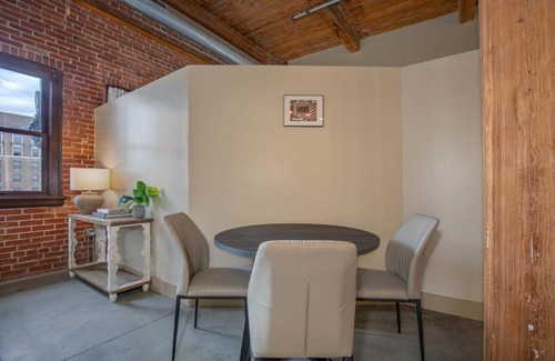 Downtown West Apartment | FRONTDESK Modern 2 BR Loft near Downtown West