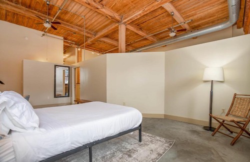 Downtown West Apartment | FRONTDESK Modern 2 BR Loft near Downtown West
