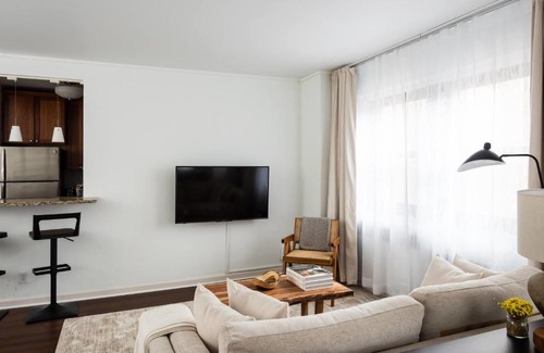 Central West End Apartment | FRONTDESK Modern Studio Apt with Chic Rooftop
