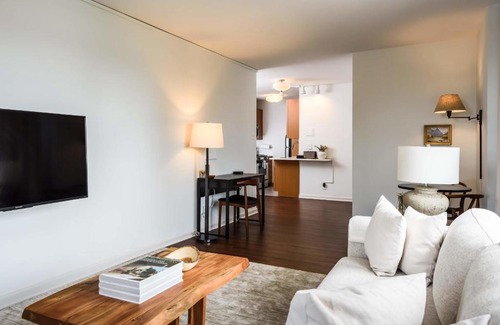 Central West End Apartment | FRONTDESK Modern 1 BR Apt near Barnes Hospital