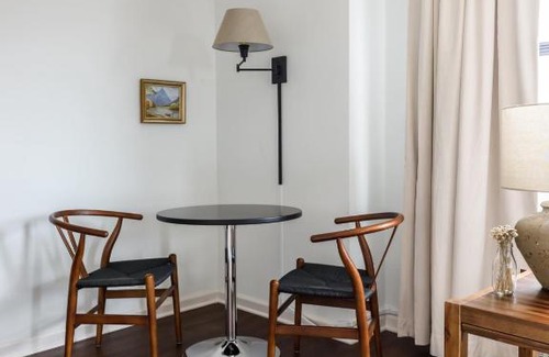 Central West End Apartment | FRONTDESK Modern 1 BR Apt near Barnes Hospital