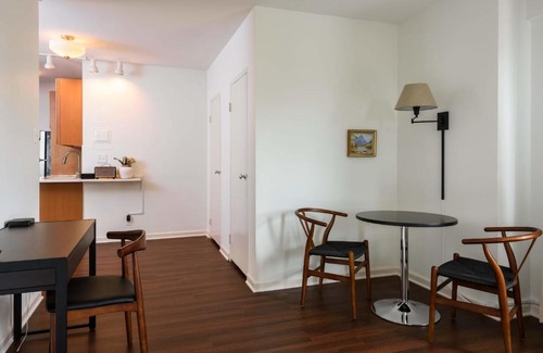 Central West End Apartment | FRONTDESK Modern 1 BR Apt near Barnes Hospital