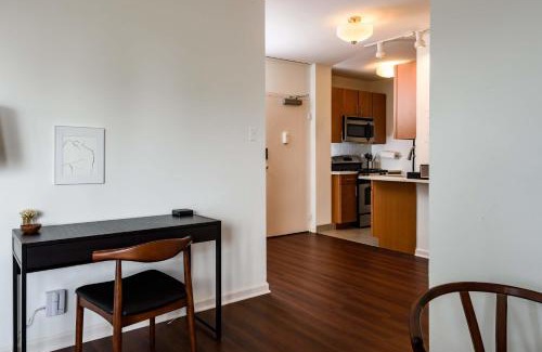 Central West End Apartment | FRONTDESK Modern 1 BR Apt near Barnes Hospital