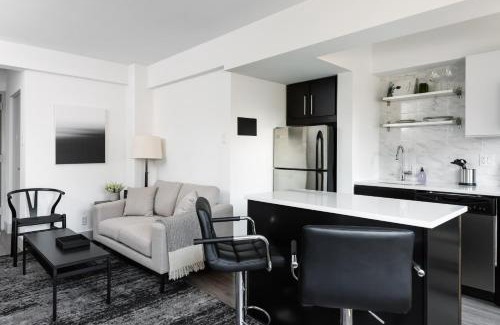 Central West End Apartment | FRONTDESK Open 2 BR Apt 5 miles to Downtown STL
