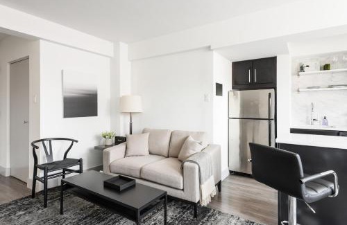 Central West End Apartment | FRONTDESK Open 2 BR Apt 5 miles to Downtown STL