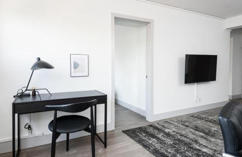Central West End Apartment | FRONTDESK Open 2 BR Apt 5 miles to Downtown STL