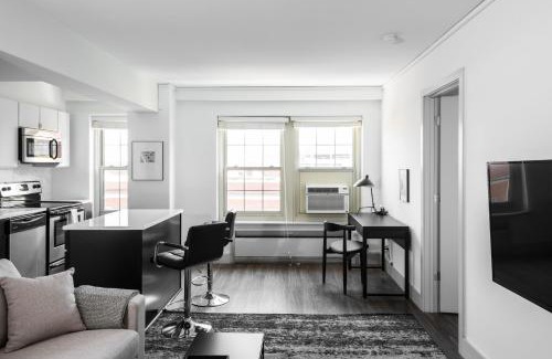 Central West End Apartment | FRONTDESK Open 2 BR Apt 5 miles to Downtown STL