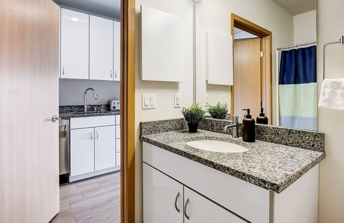 Lower East Side Apartment | FRONTDESK Rhythm Apts Lower East Side Milwaukee