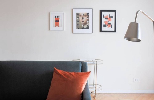 Wicker Park Apartment | Frontdesk | Spacious 2 BR Apt in Wicker Park