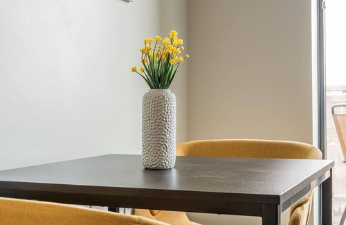 Downtown Des Moines Apartment | Frontdesk | Spacious 2BR in Capitol View South