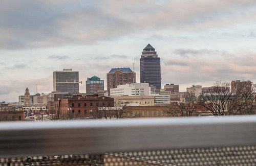 Downtown Des Moines Apartment | Frontdesk | Spacious 2BR in Capitol View South