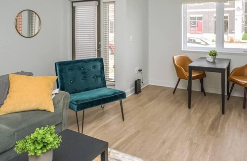 Downtown Des Moines Apartment | Frontdesk | Spacious and Updated 2 BR Apt