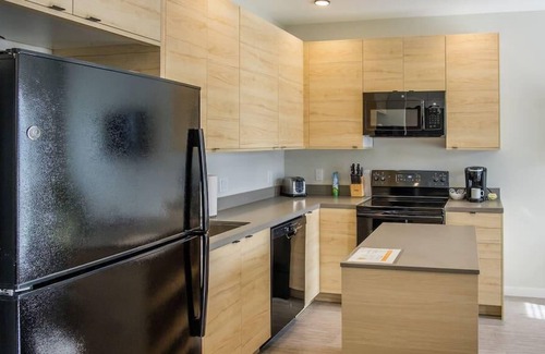 Downtown Des Moines Apartment | Frontdesk | Spacious Capitol View South 2BR Apt
