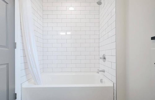 Walnut Hills Apartment | Frontdesk | Sunny Studio near Museums