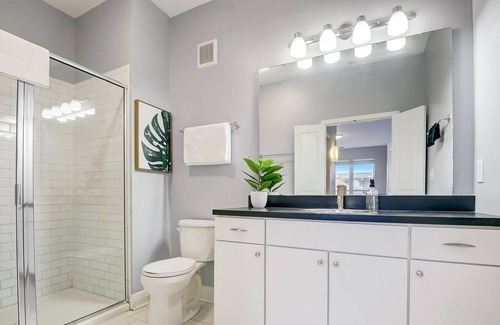 Lockerbie Square Apartment | FRONTDESK The Maxwell Apts Downtown Indianapolis