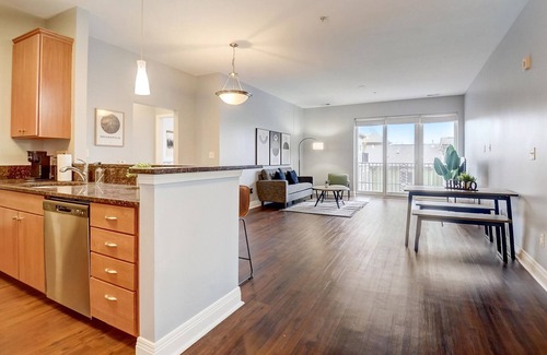 Lockerbie Square Apartment | FRONTDESK The Maxwell Apts Downtown Indianapolis