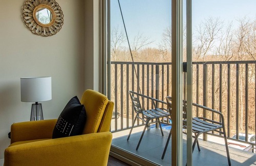 Ames Apartment | Frontdesk | Upscale and Spacious 1BR Apt