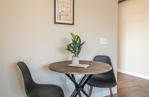 Ames Apartment | Frontdesk | Upscale and Spacious 1BR Apt