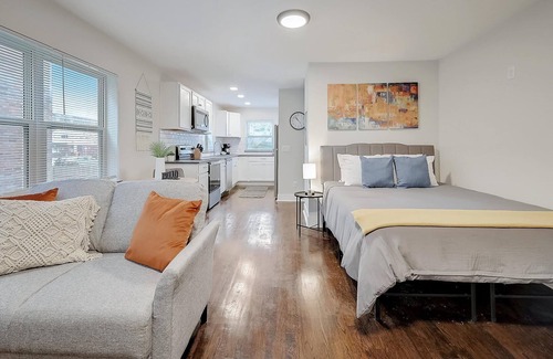 Walnut Hills Apartment | Frontdesk | Walnut Hills Spacious Studio
