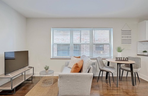 Walnut Hills Apartment | Frontdesk | Walnut Hills Spacious Studio