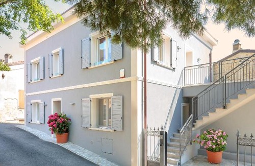 Fiorenzuola di Focara Apartment | Fronte Mura Castellane - Le ortensie di Liliana