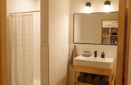 Center Hotel | Frontier Drive Inn