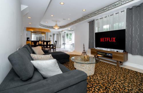 Richmond Hill Apartment | Frybrook
