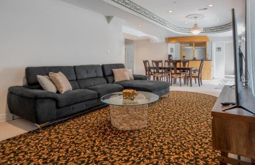 Richmond Hill Apartment | Frybrook