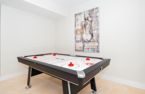 Richmond Hill Apartment | Frybrook
