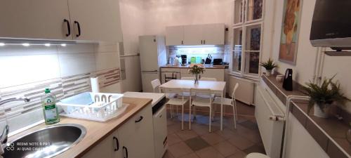 Szeged Apartment | FSQH UNDER Apartman