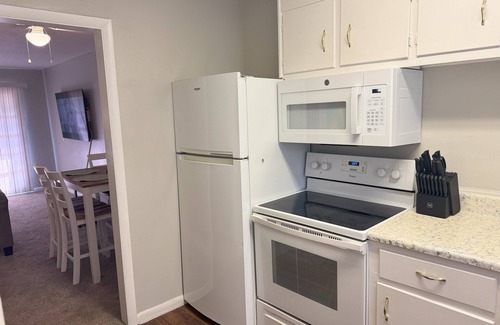 Enterprise Apartment | Ft Novosel 9 miles away. Quiet 2-bedroom Townhouse in Enterprise with WiFi, AC
