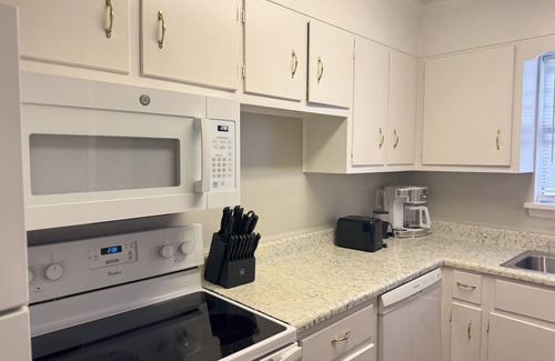 Enterprise Apartment | Ft Novosel 9 miles away. Quiet 2-bedroom Townhouse in Enterprise with WiFi, AC