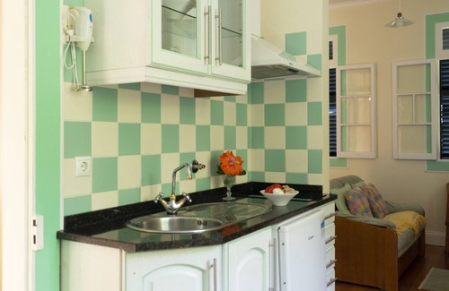 Arco de Sao Jorge Apartment | - Fuchsia -