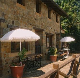 San Bartolome de Meruelo House | Fuente de Güelo