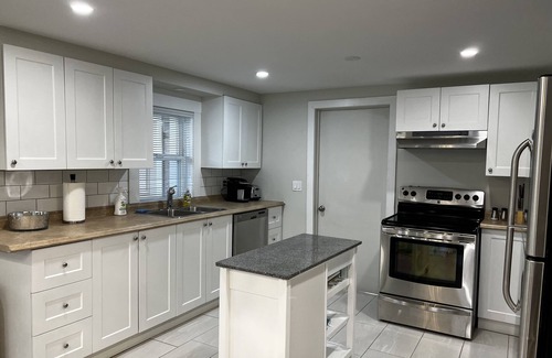 South Central Apartment | Full 2 bedroom Suite near Hospital, Downtown & Lake. Kelowna's Natures Oasis